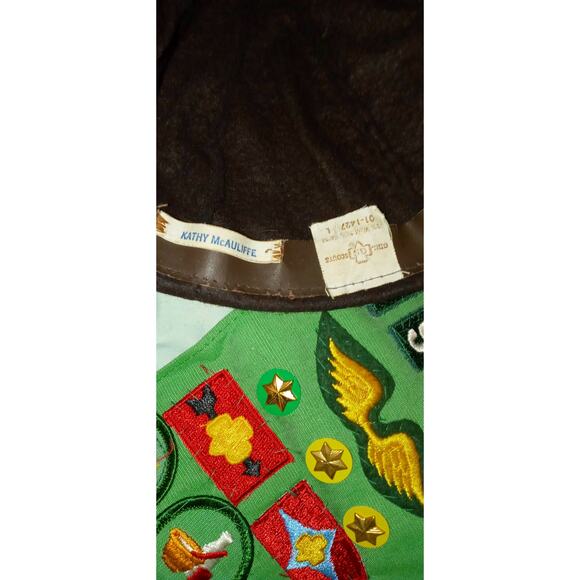 1950's Girl Scout Brownies Effanbee Doll outfit Uniforms, patches, pins,book - Picture 7 of 13